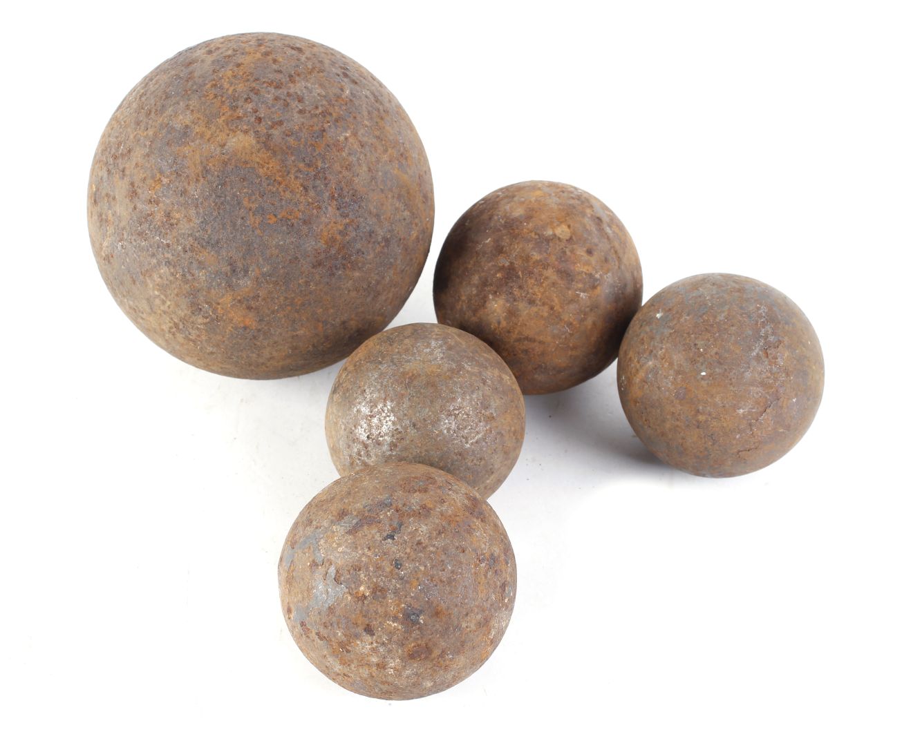 4 x small cannon balls (5.6, 4.9, 4.6, 3.7 lbs) and 1 x large cannon ball (23.9 lbs)