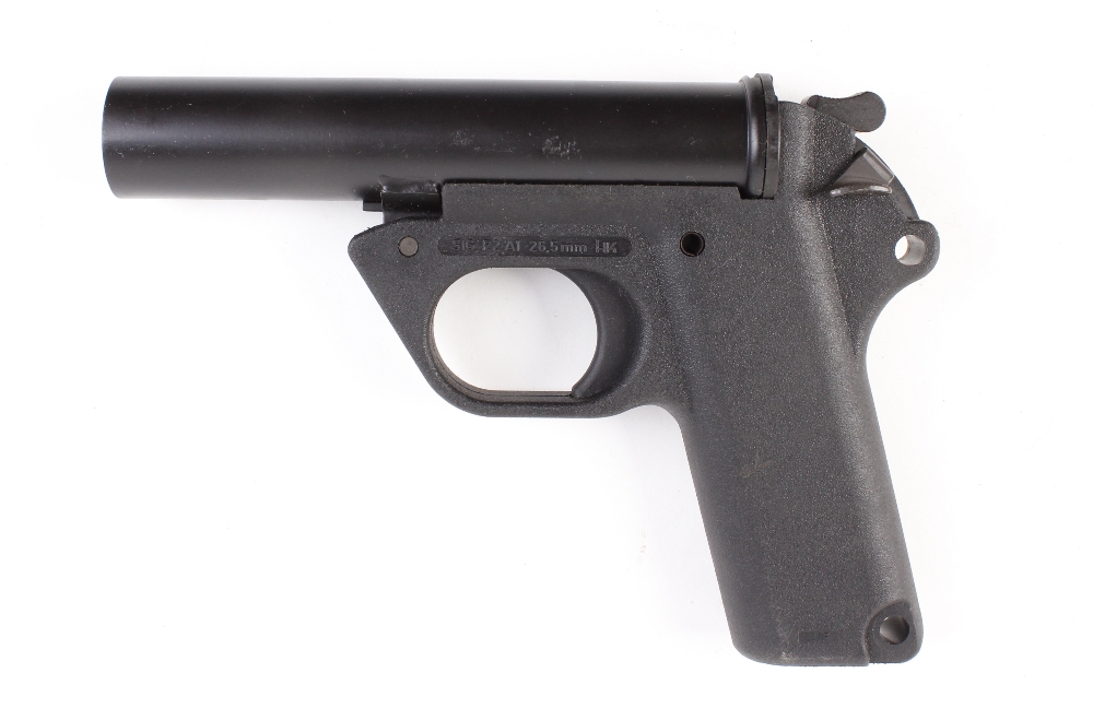 (S1) 26.5mm Heckler & Koch P2A1 flare pistol, no. 45380[Purchasers note: Section 1 licence required.