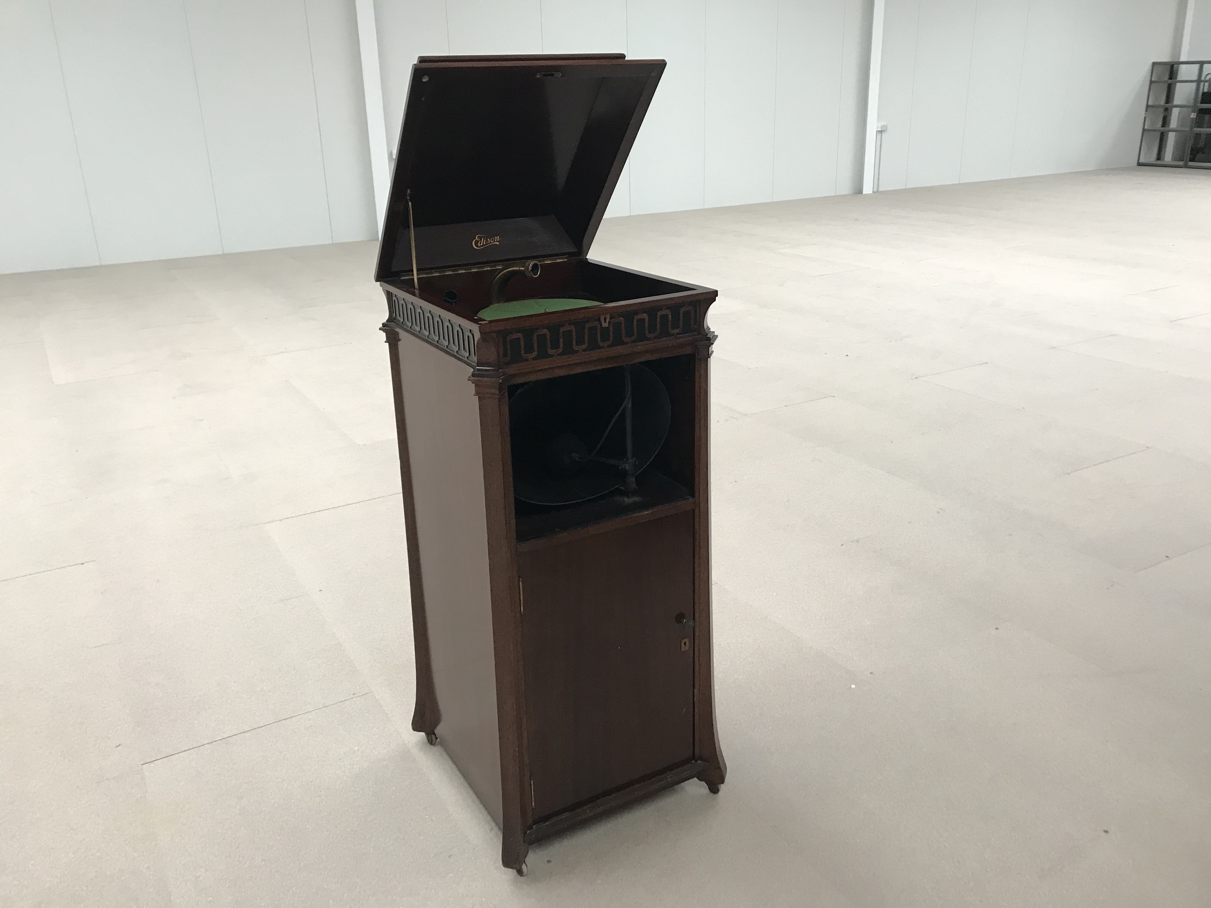 Edison Disc Phonograph, Type C19 with LP attachment, standard and LP reproducers and mahogany - Image 6 of 6