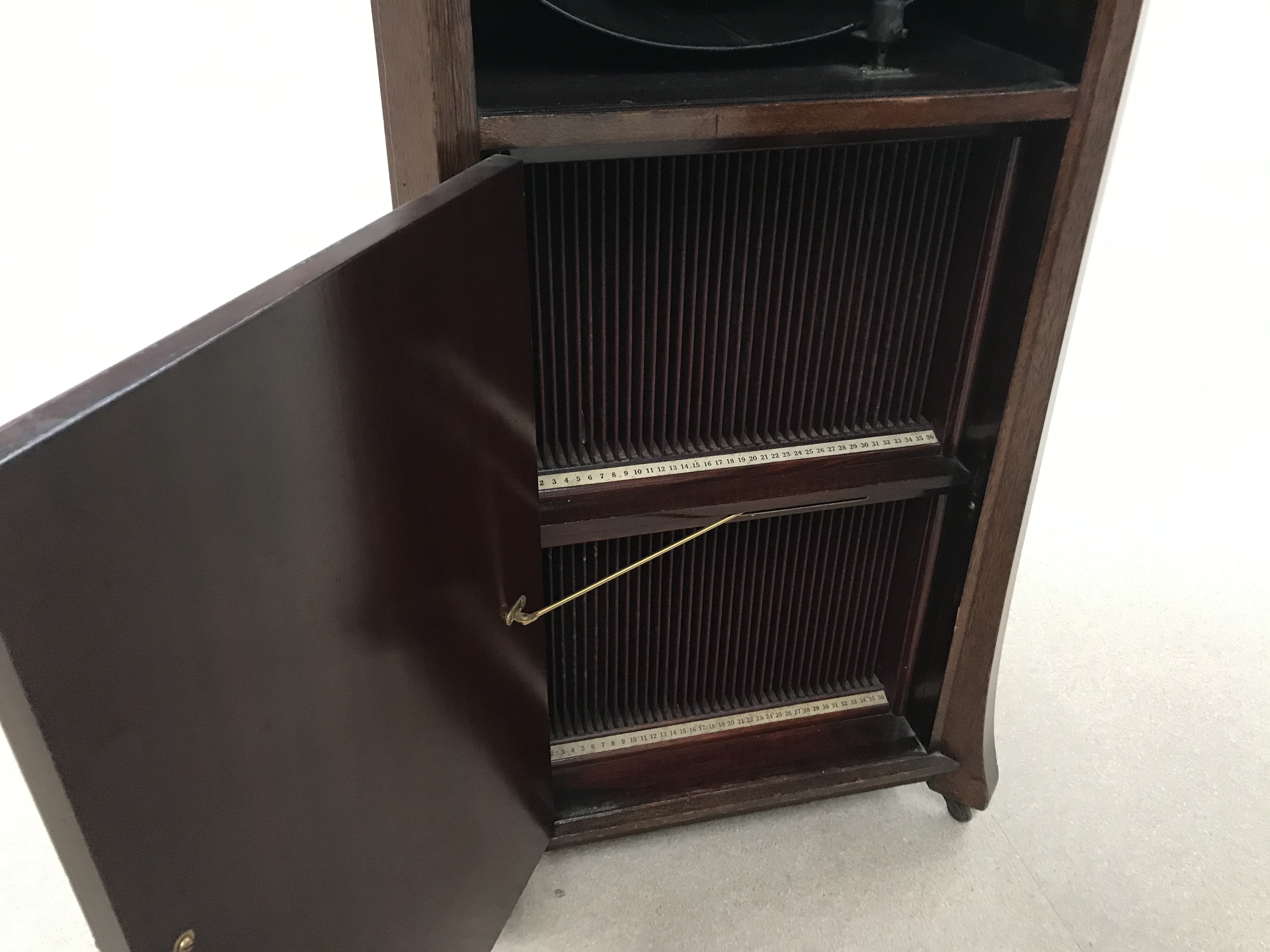 Edison Disc Phonograph, Type C19 with LP attachment, standard and LP reproducers and mahogany - Image 4 of 6