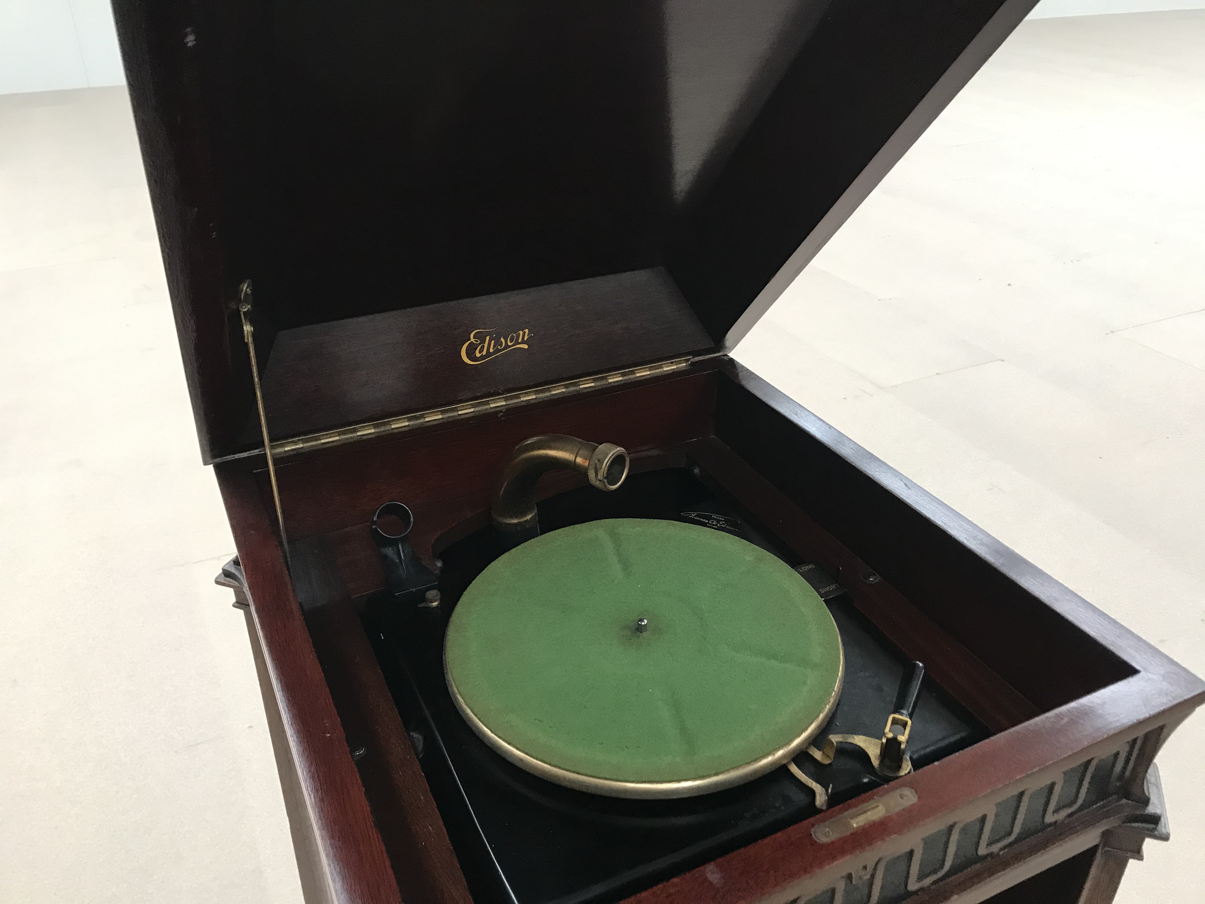 Edison Disc Phonograph, Type C19 with LP attachment, standard and LP reproducers and mahogany - Image 3 of 6