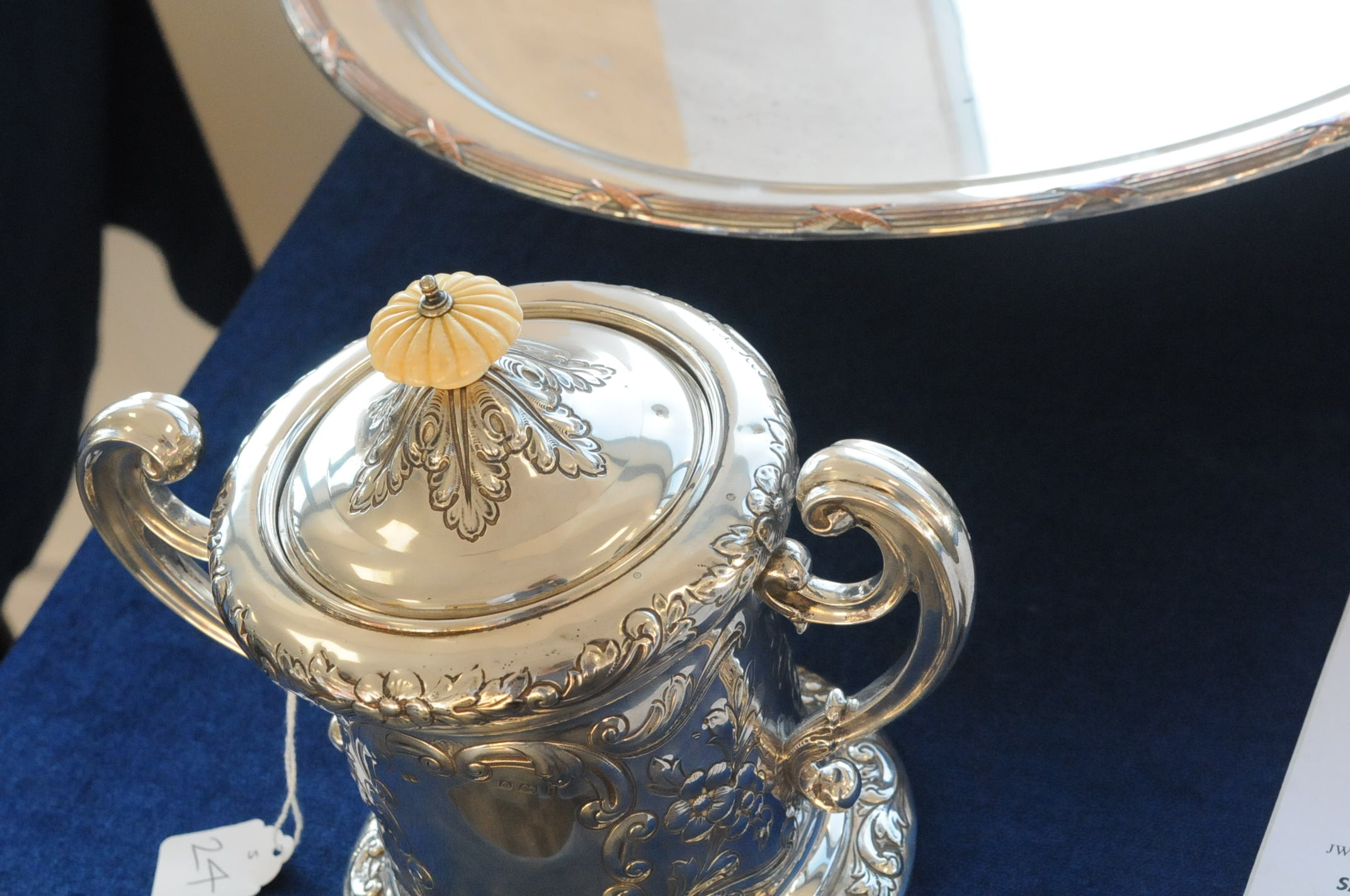 An Edwardian silver biscuit barrel by CW, twin handled with raised floral and rococo motifs, - Image 2 of 7