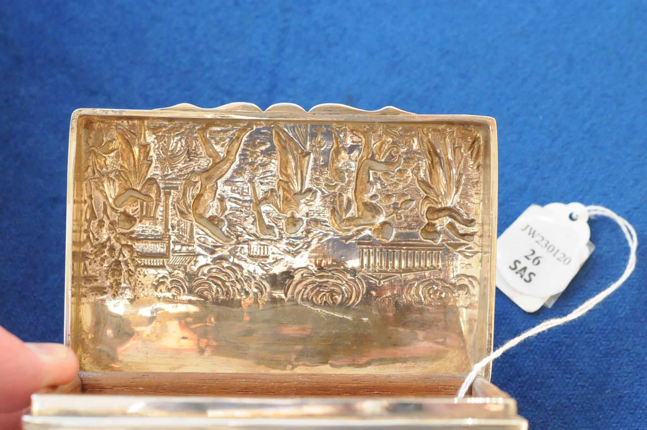 An early 20th Century silver cigarette box, possibly by Henry Nutting & Robert Hennell, with - Image 8 of 9