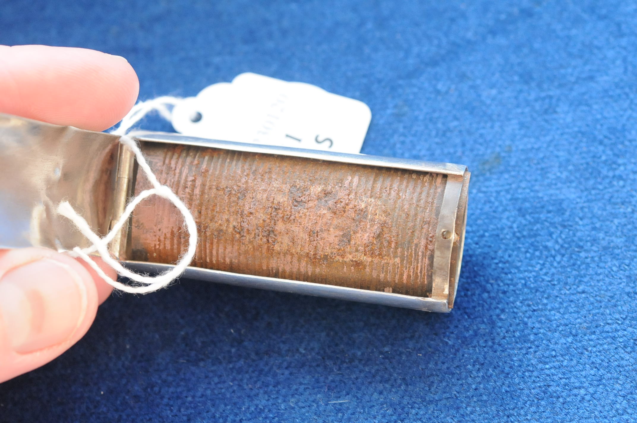 A rare George III silver nutmeg grater by Thomas Phipps & Edward Robinson, cylindrical with hinged - Image 7 of 7