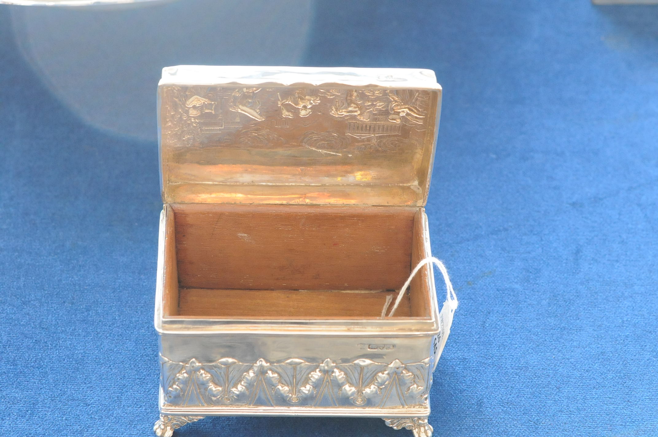 An early 20th Century silver cigarette box, possibly by Henry Nutting & Robert Hennell, with - Image 7 of 9