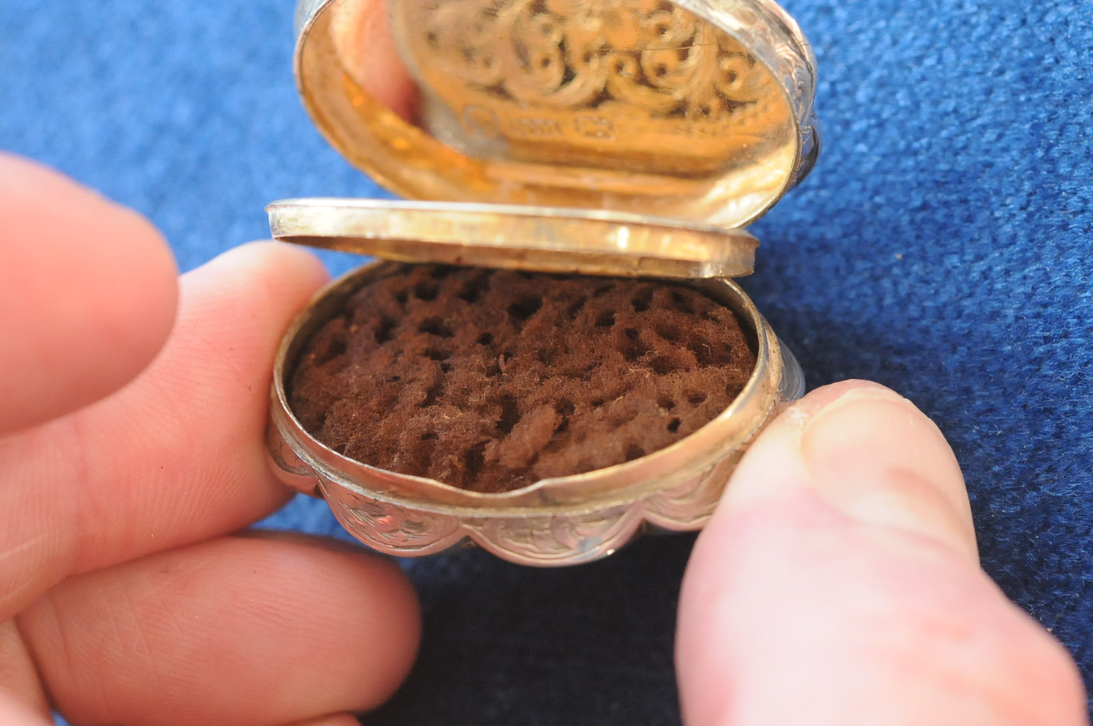 An early Victorian silver vinaigrette by Nathanial Mills, in small leather case, the lobed form with - Image 6 of 7