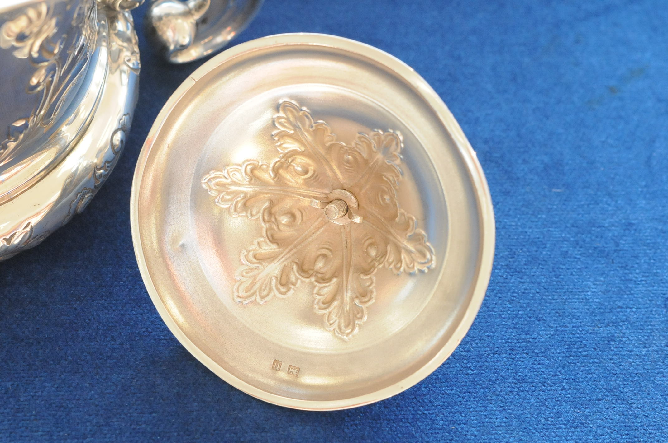 An Edwardian silver biscuit barrel by CW, twin handled with raised floral and rococo motifs, - Image 5 of 7