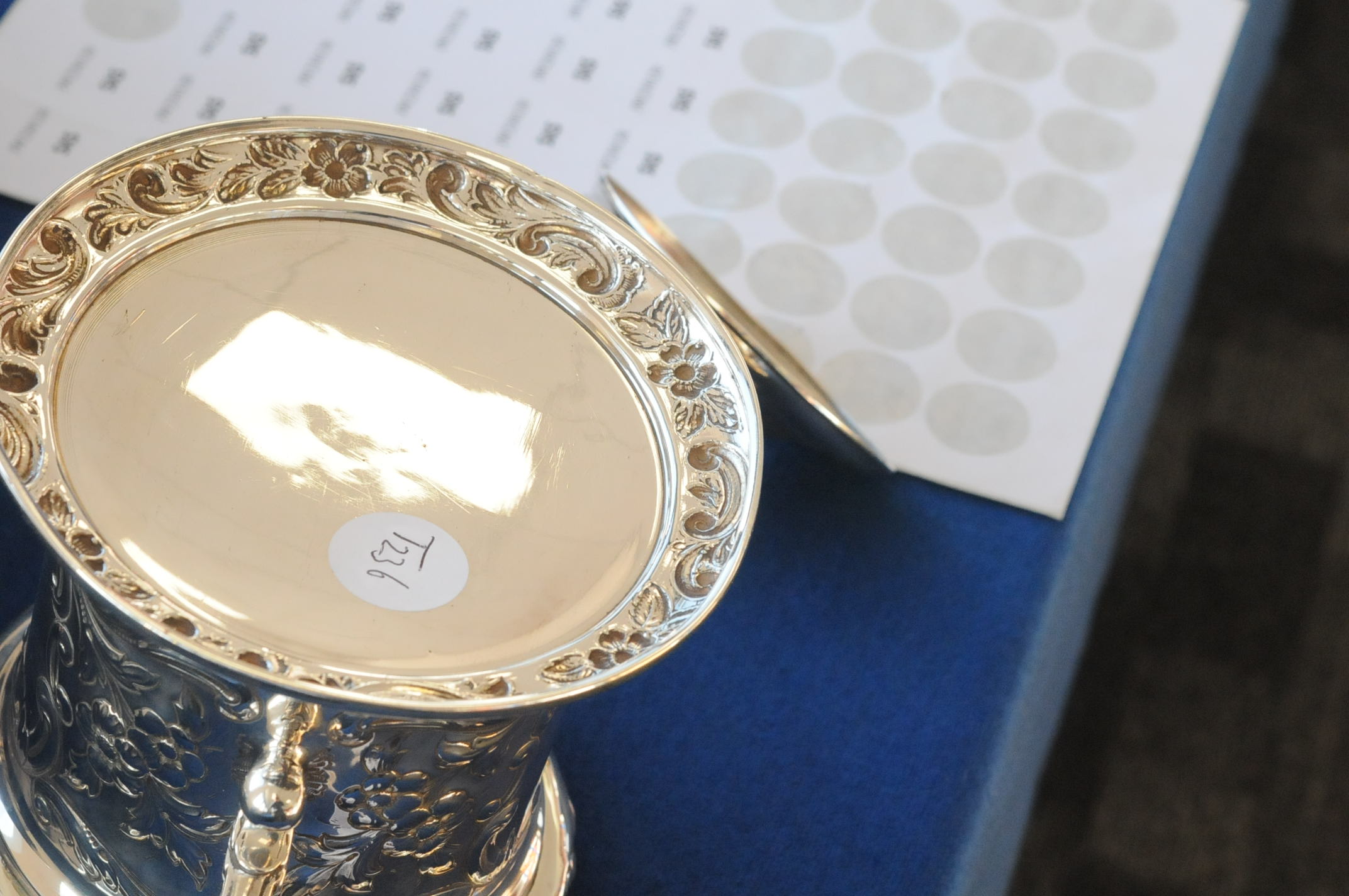 An Edwardian silver biscuit barrel by CW, twin handled with raised floral and rococo motifs, - Image 4 of 7