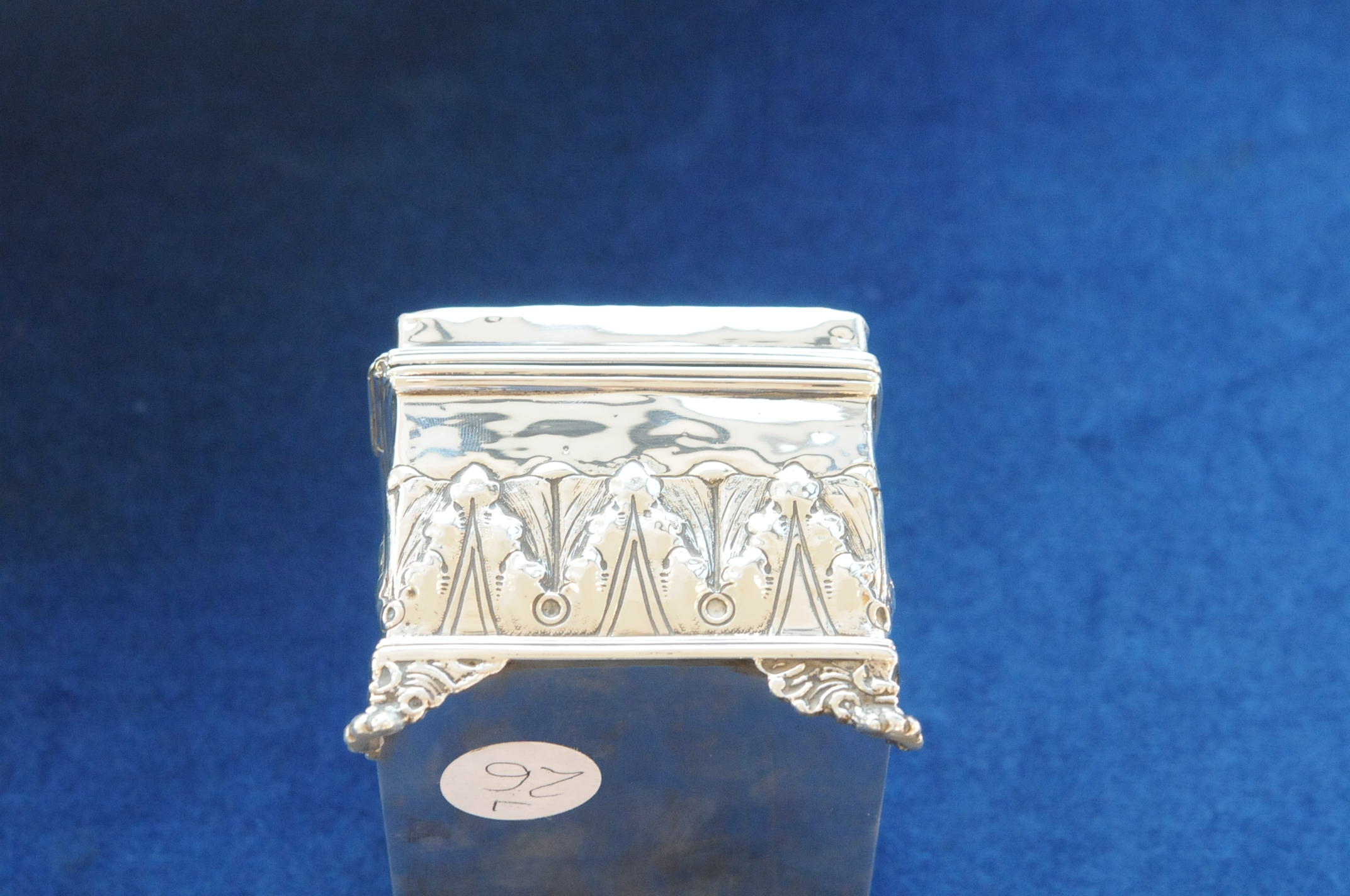 An early 20th Century silver cigarette box, possibly by Henry Nutting & Robert Hennell, with - Image 4 of 9