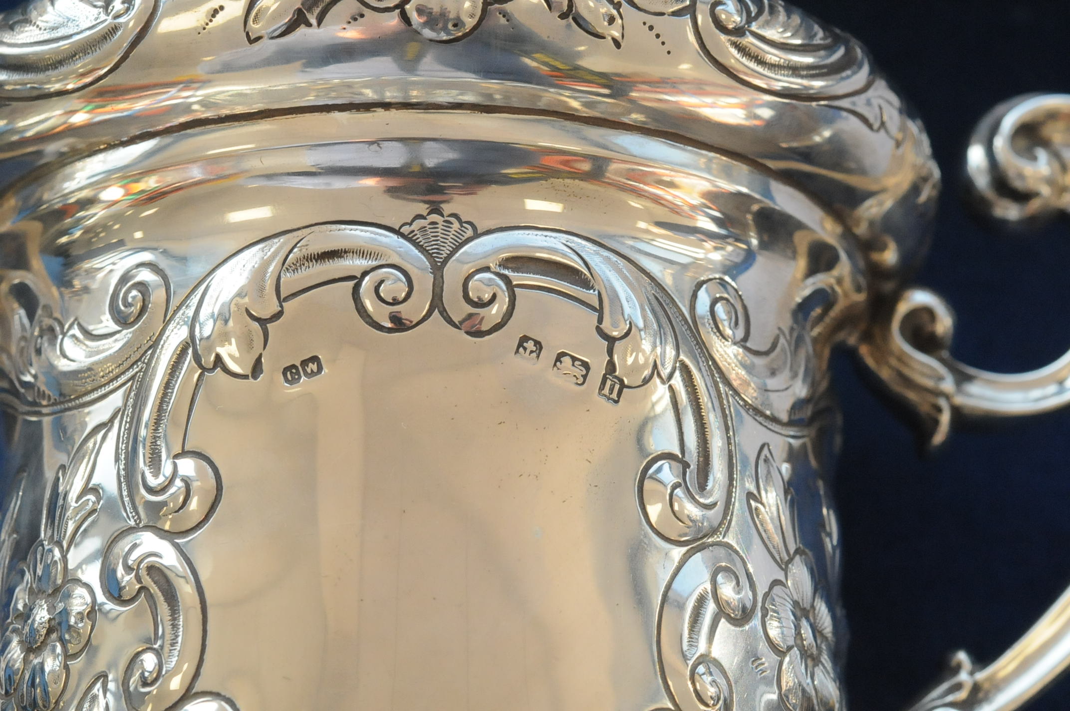 An Edwardian silver biscuit barrel by CW, twin handled with raised floral and rococo motifs, - Image 3 of 7