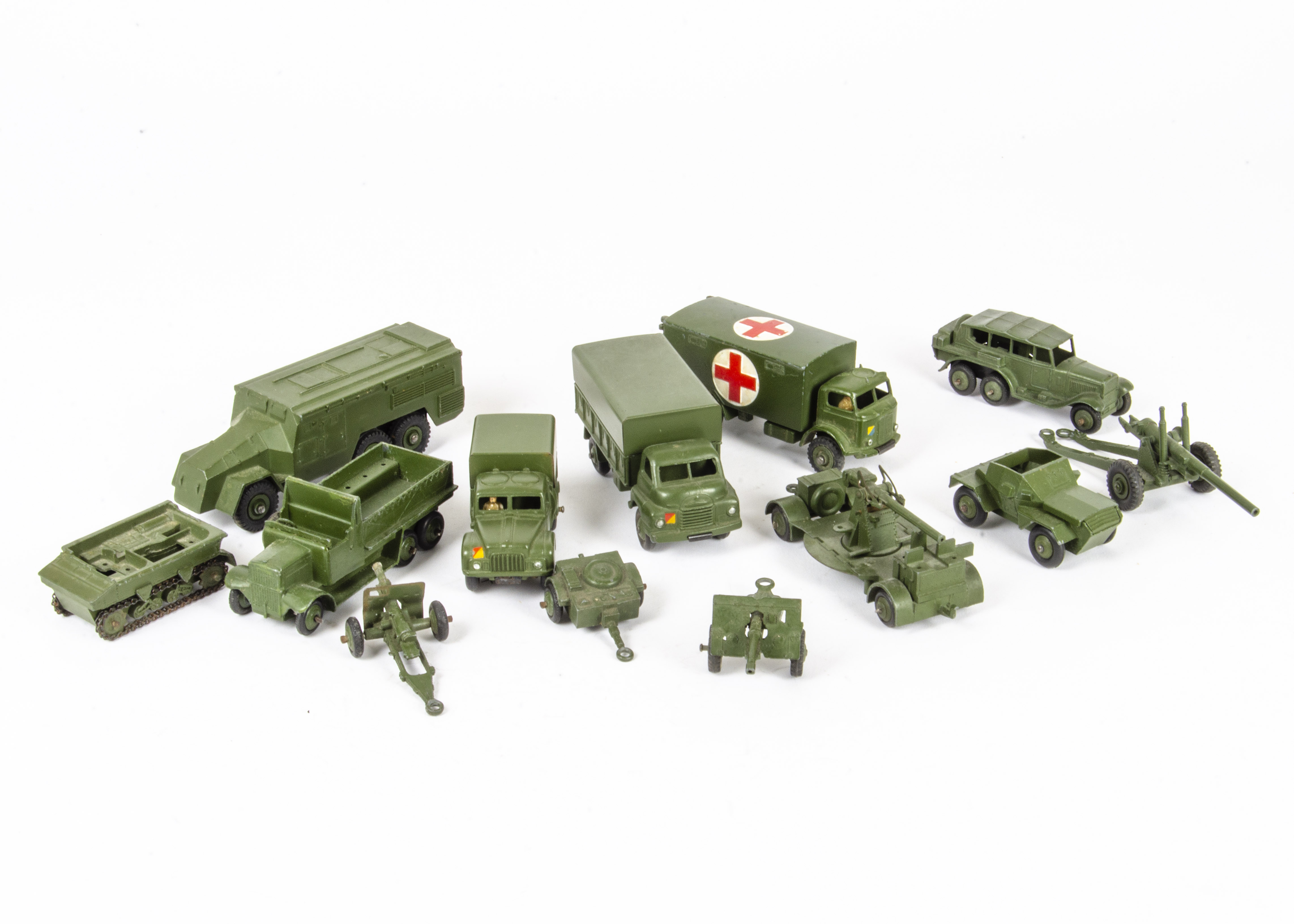 Military Dinky Toys, including 162a Light Dragon Tractor, 162b Ammunition Trailer, 162c 18-Pounder