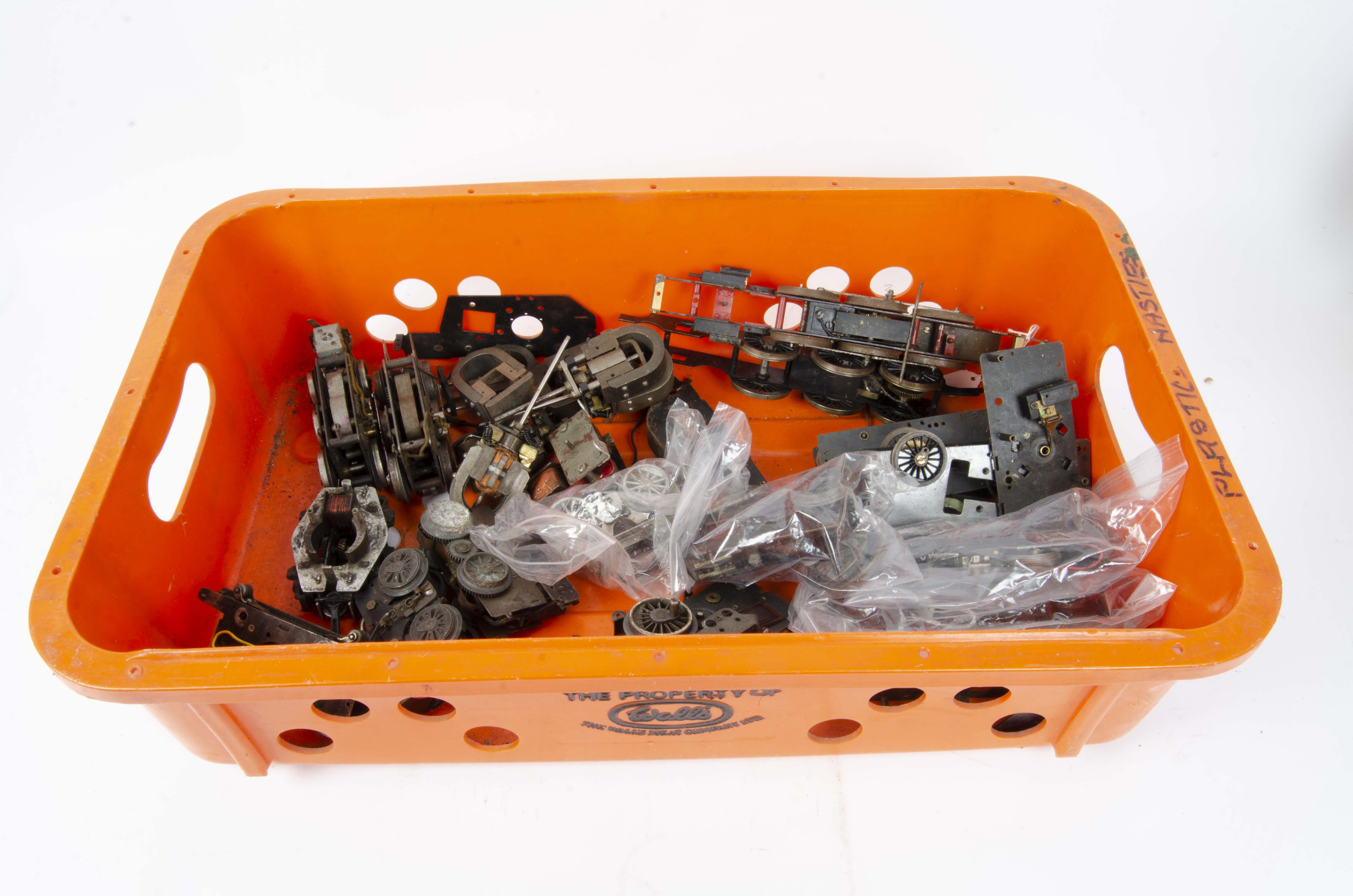 Various O Gauge Electric Mechanism Spares, including 2 Bassett-Lowke 6-coupled mechs (one 'side-