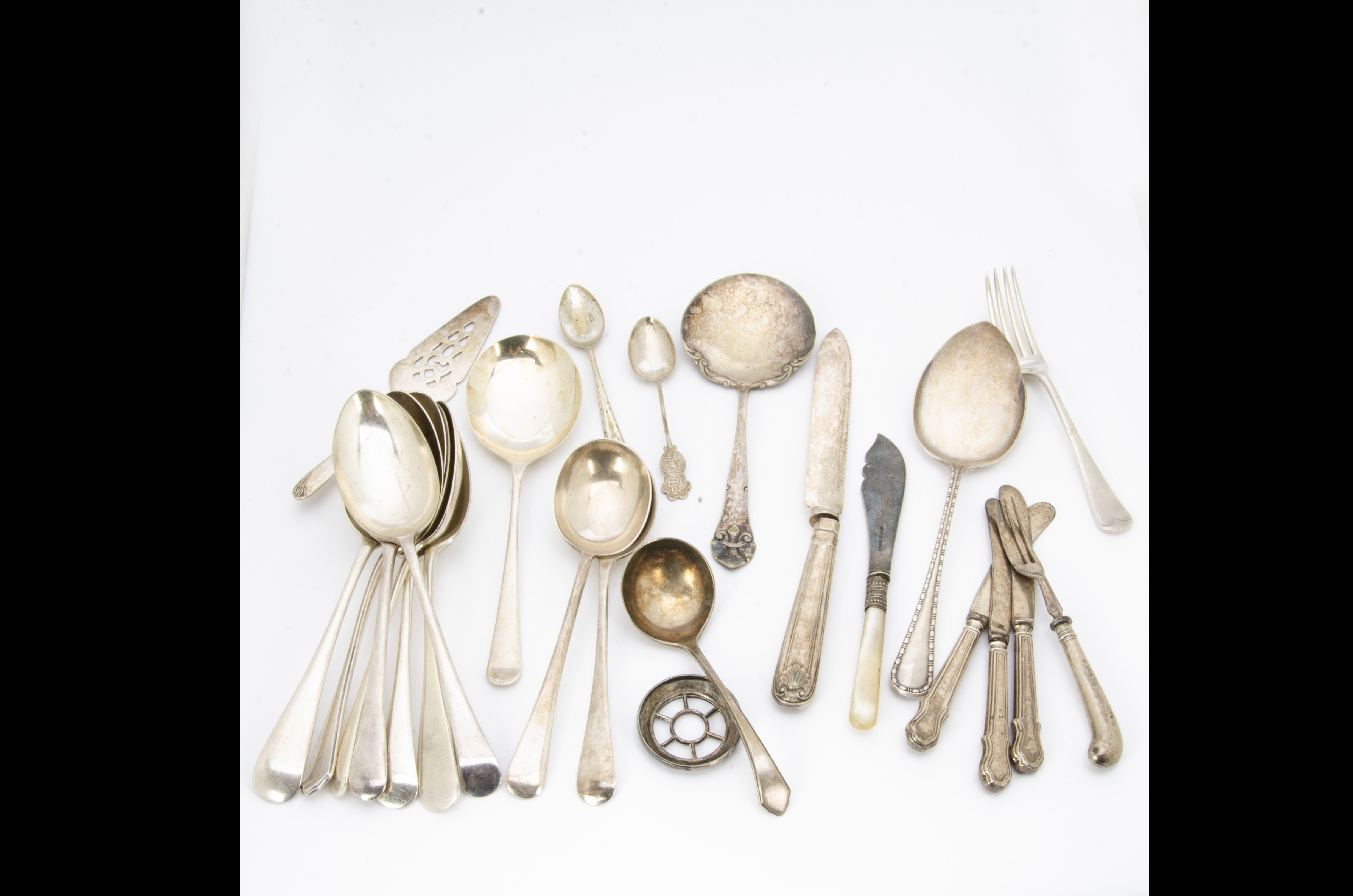 A small quantity of silver plated flatware, four items with silver filled handles, together with a - Image 2 of 3