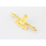 A WWI Royal Artillery gold sweetheart brooch, marked 9c to reverse, 4.2cm, 2.5g