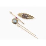 A ruby set bar brooch, a pearl stick pin, 9ct gold brooch and another golt stick pin, 5.6g (4)