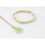 A 9ct gold modern Chinese jade pendant and matching bracelet, total weight 21g (2)