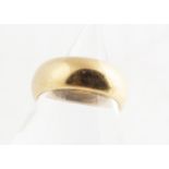 An early 20th Century 18ct gold wedding band, D shaped, dated London 1910, ring size U 1/2, 15g, (