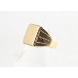 An 18ct gold gentleman~s signet ring, having square tablet top with engraved initials, reeded