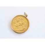 A Victorian full gold sovereign in mount, dated 1895 and VF, a 9ct gold pendant mount, 8.8g