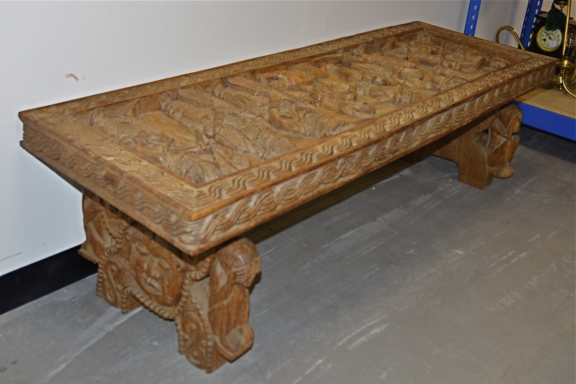 A Benin table and coffer lid, 155cm x 45cm x 52cm, with carved decoration (2) - Bild 3 aus 5