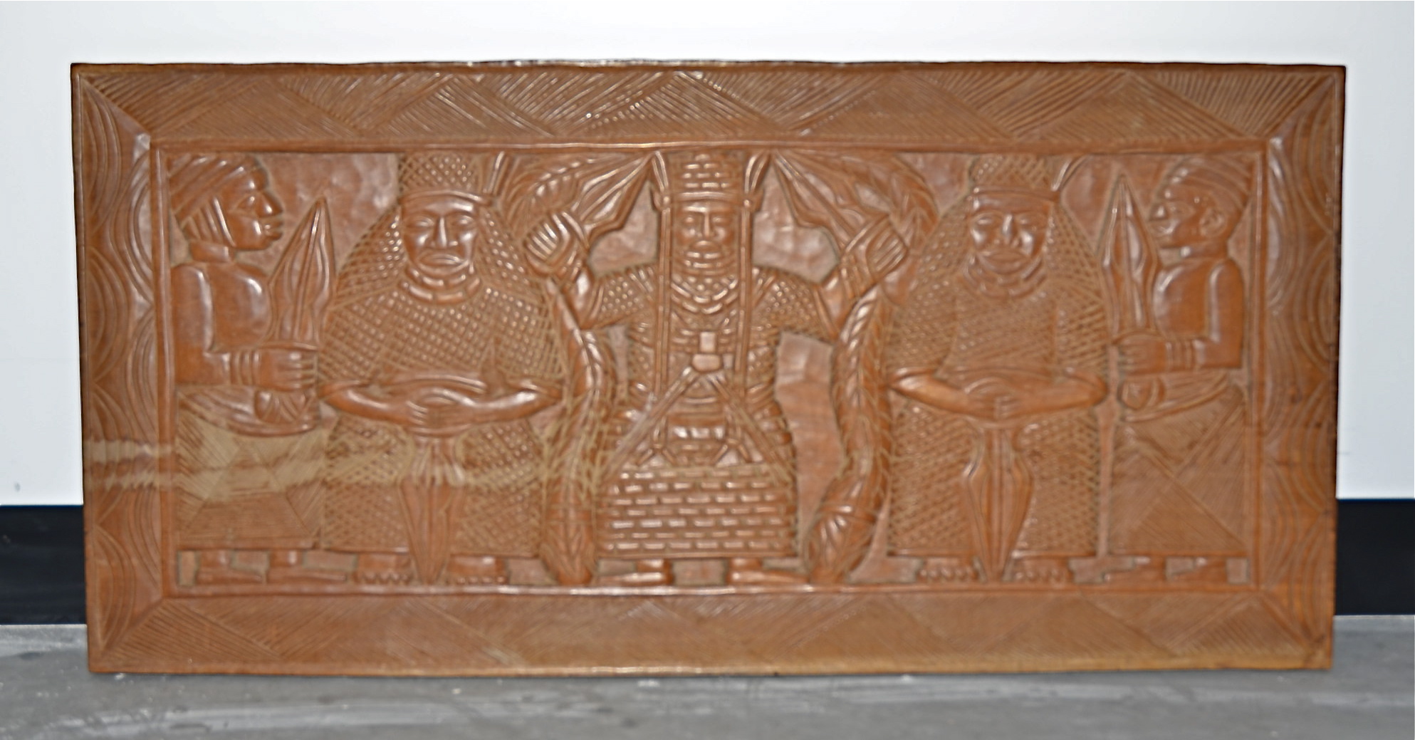 A Benin table and coffer lid, 155cm x 45cm x 52cm, with carved decoration (2) - Bild 5 aus 5