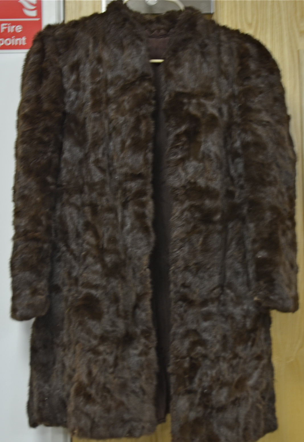 Six ladies vintage coats, two fur examples and the other four with fur collars, by Travex, Jaks - Image 3 of 5