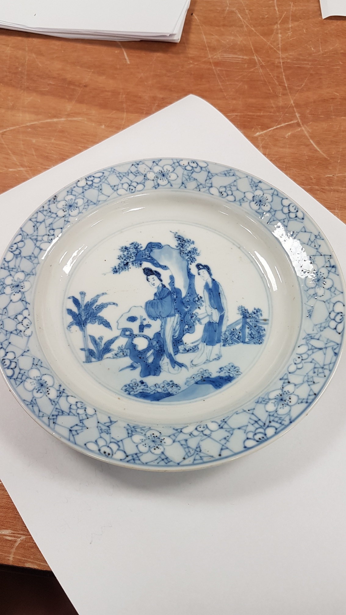 A Qing period Chinese blue and white dish, with central design of two Long Eliza figures in a - Image 5 of 5