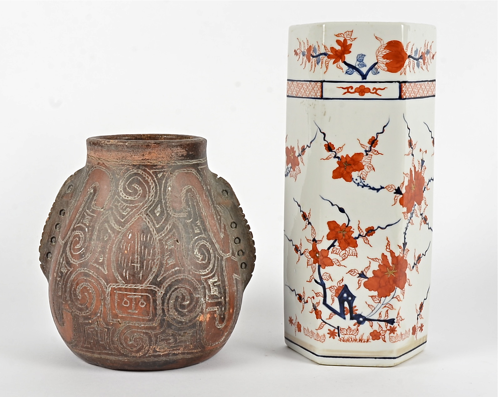 A quantity of Asian ceramics, to include two Japanese Imari vases, 12cm and 12.5cm, both with floral - Image 2 of 2