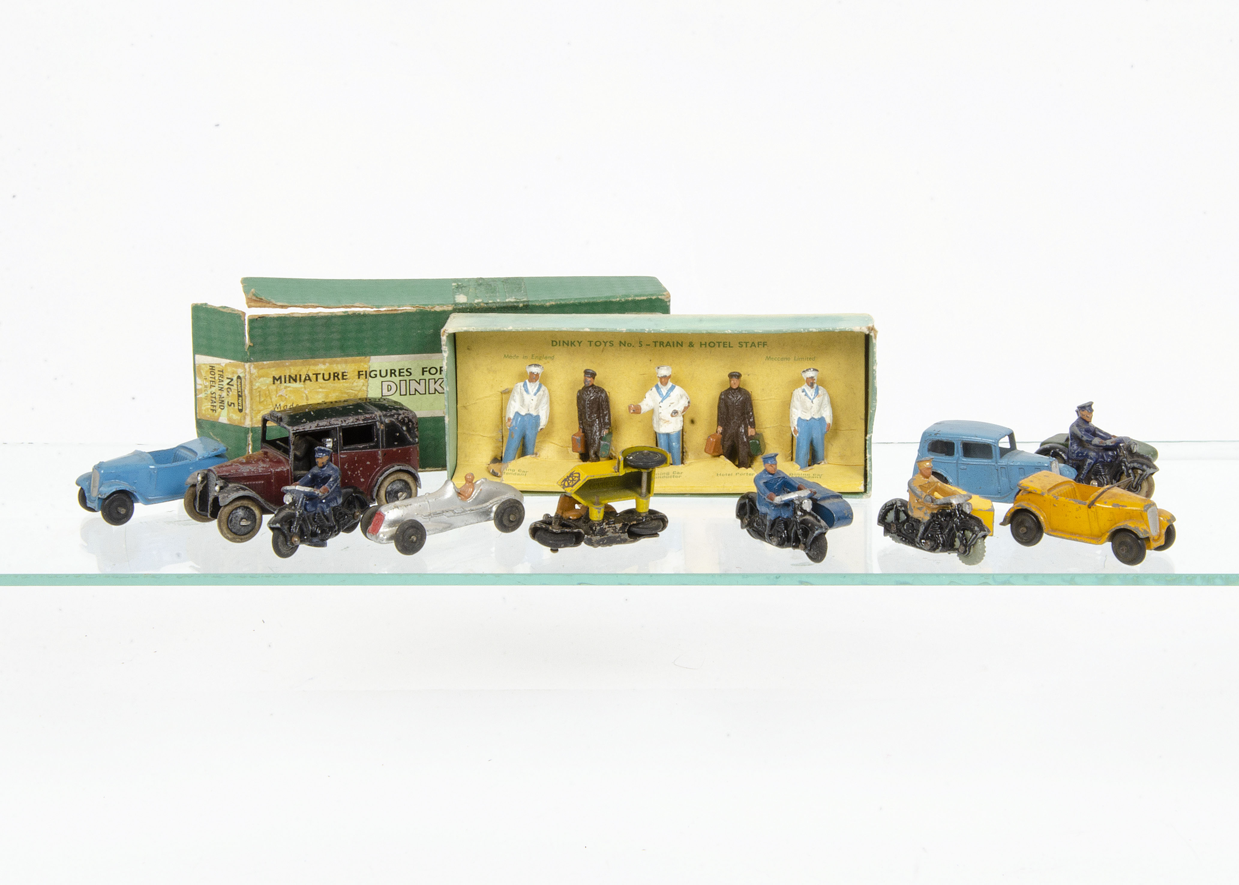 Dinky Toys No.5 Train & Hotel Staff O Gauge Figures, in original box, loose 35b Midget Racer, 35a