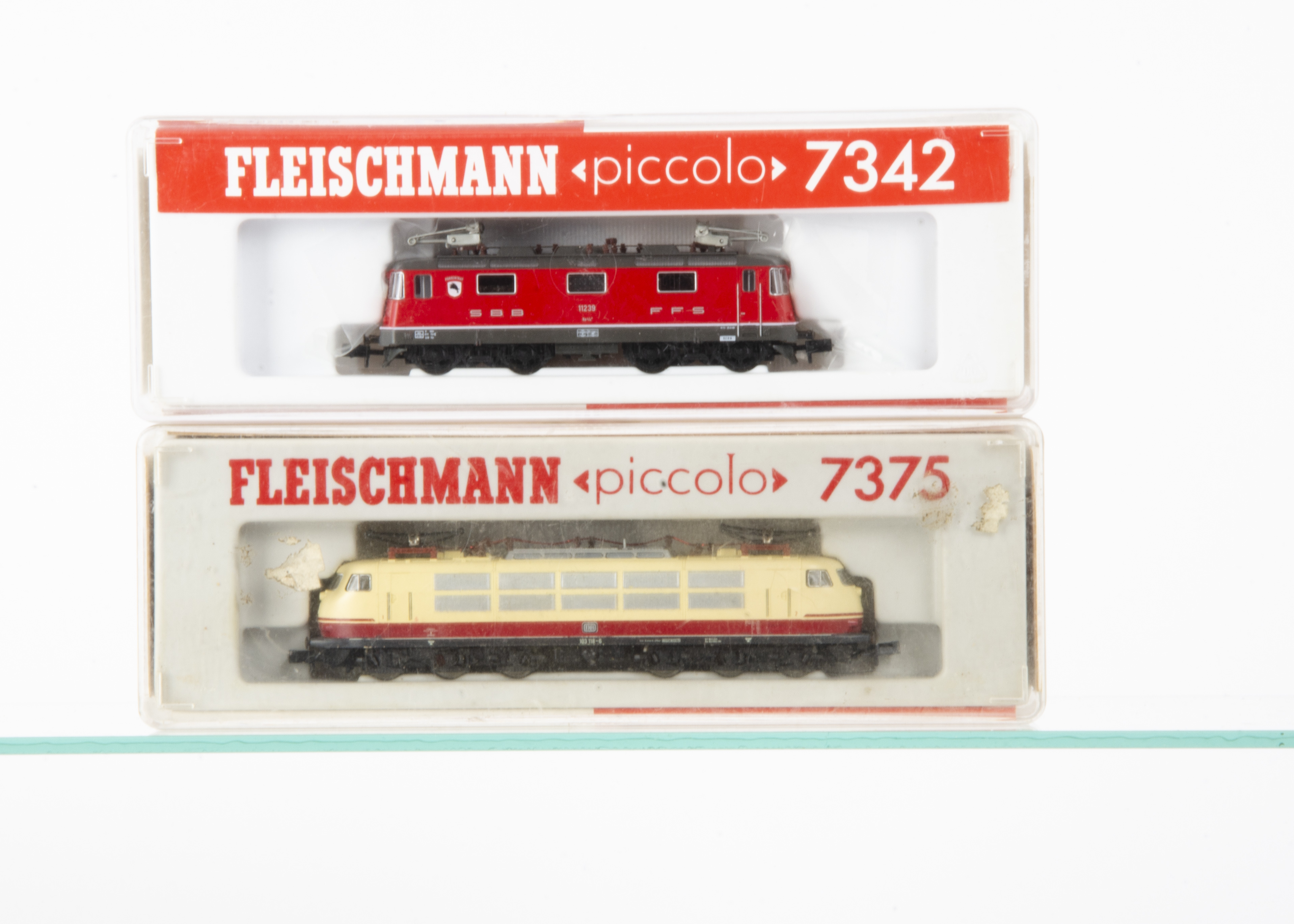 Fleischmann Piccolo N Gauge Electric Locomotives, two cased examples 7342 Re 4/4 11239 in red livery