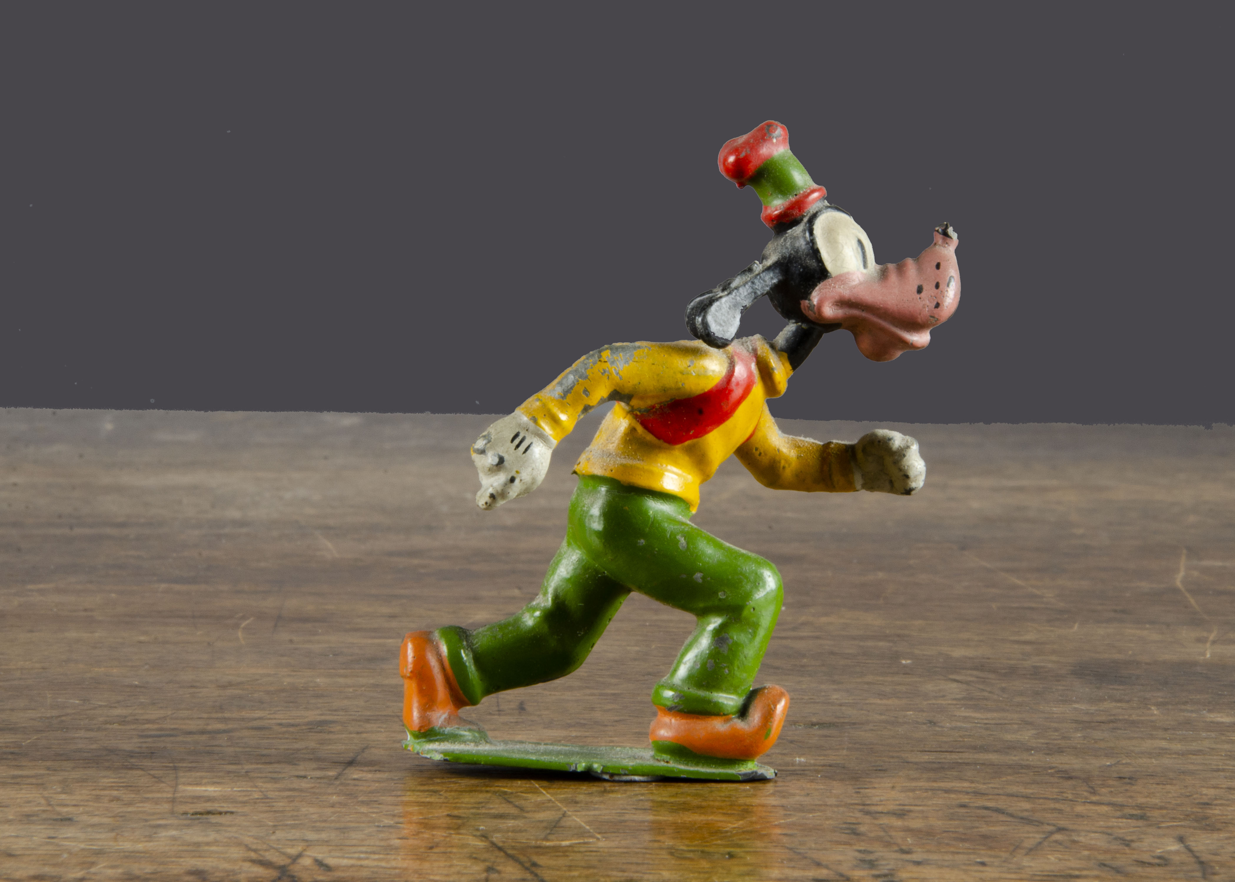 A Britains Goofy figure from the pre-WW2 Disney character series, with movable head (a little dirty,