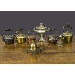 Doll’s kettles, a copper and two brass kettles with fluted tops and turned wooden handles —4½in. (