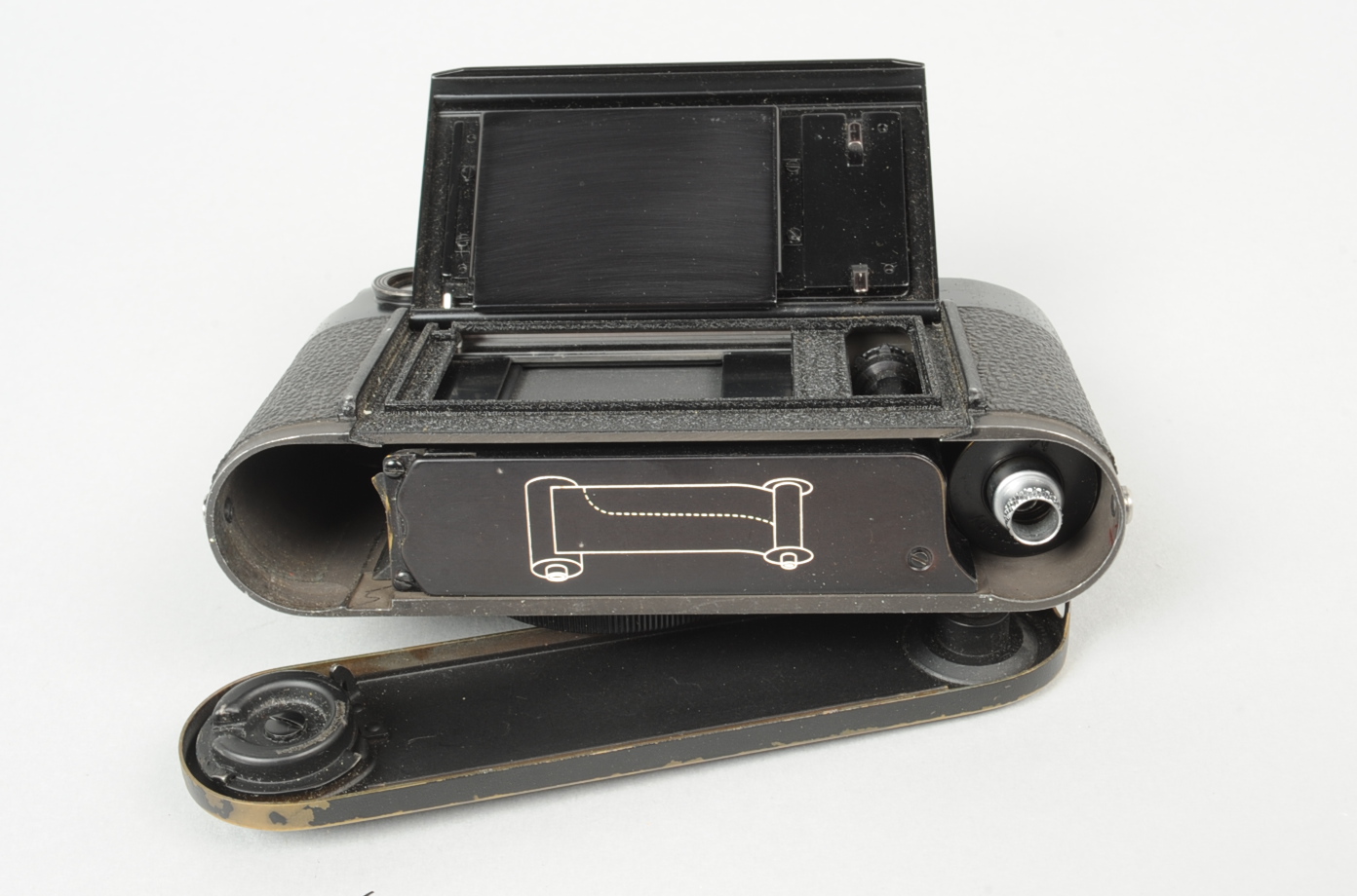 A Black Leitz Wetzlar Leica M2 Body, serial no. 949 075, rare black example from 1958 (serial no. - Image 5 of 5