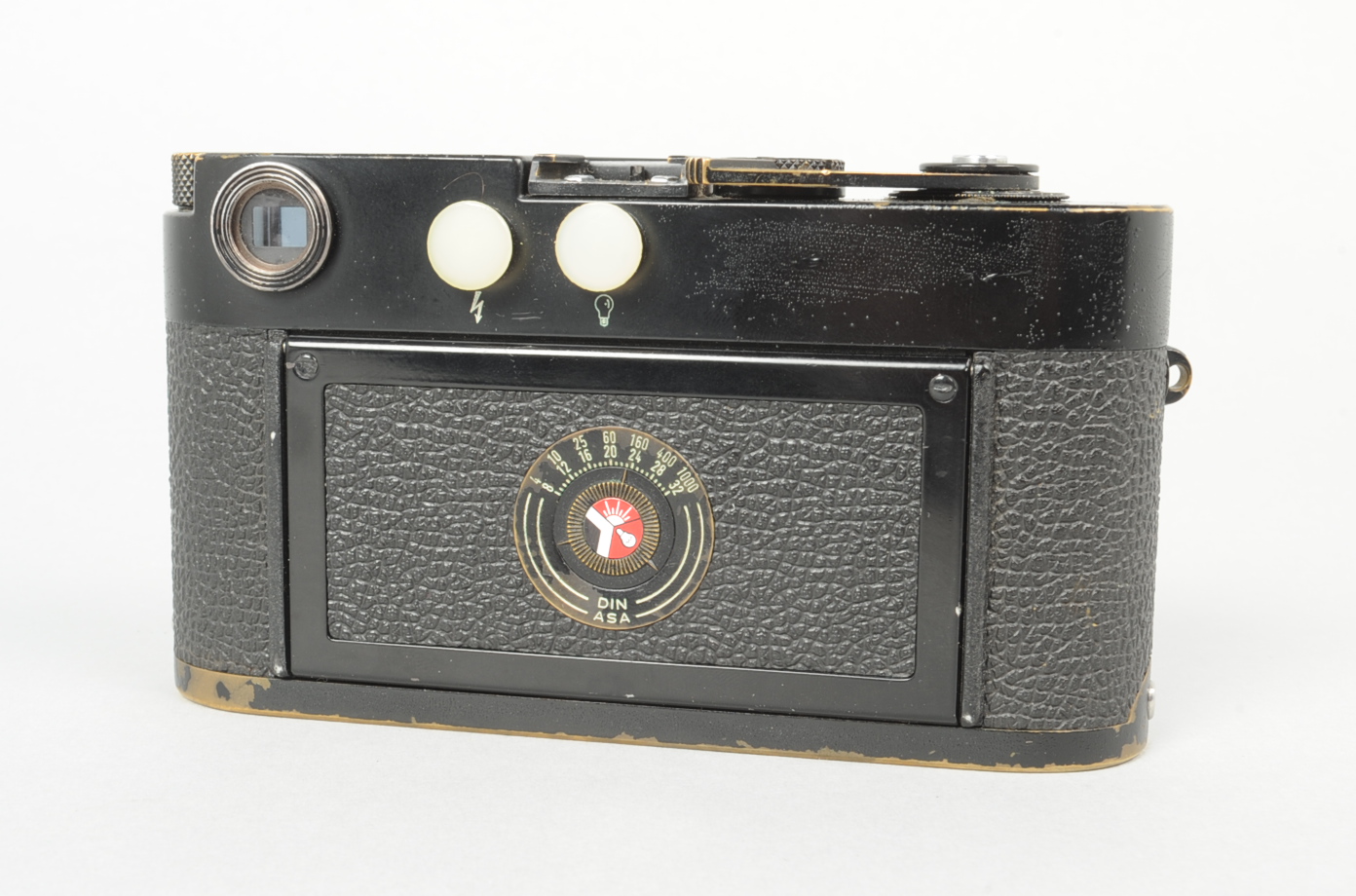 A Black Leitz Wetzlar Leica M2 Body, serial no. 949 075, rare black example from 1958 (serial no. - Image 4 of 5