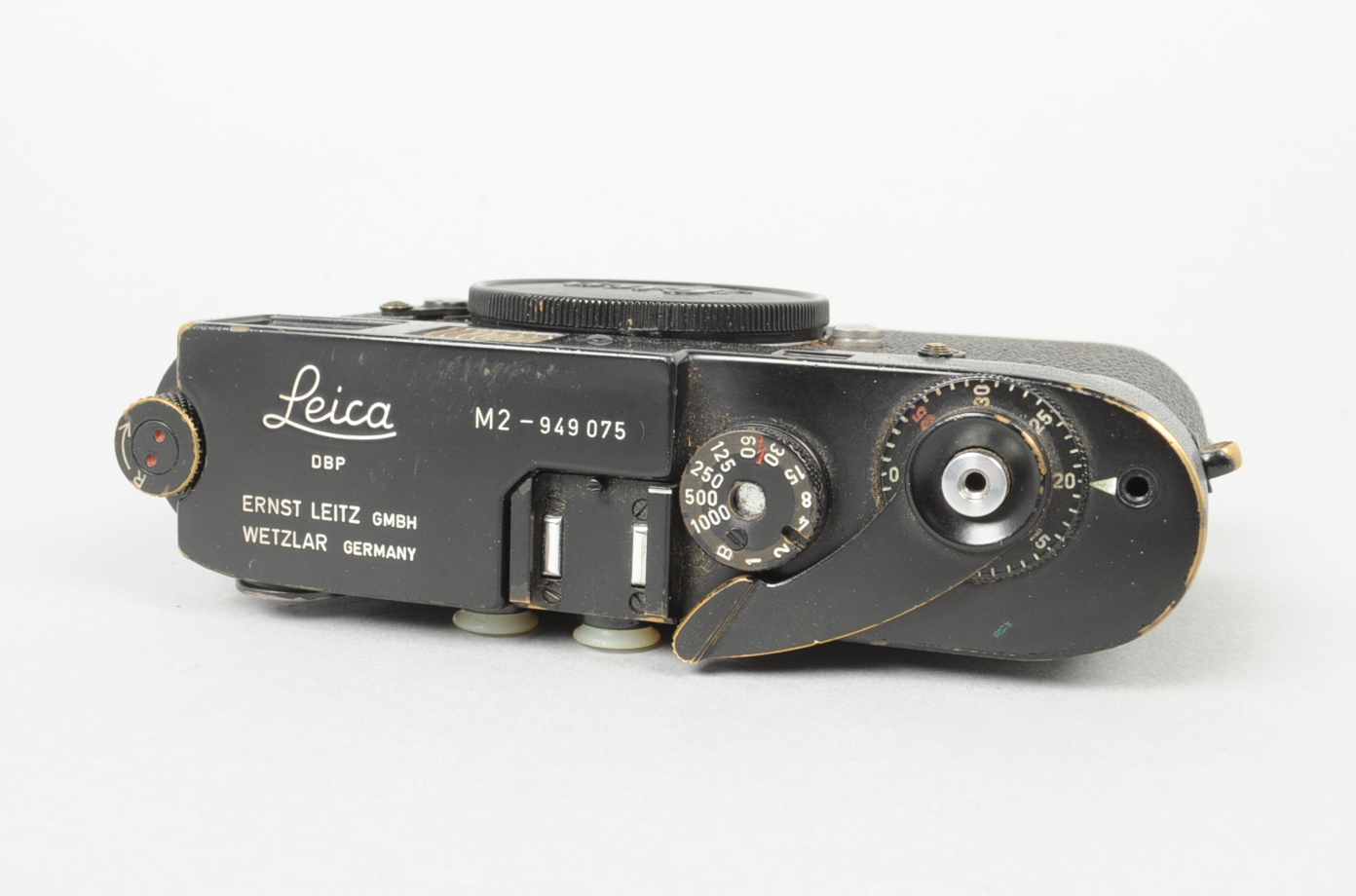 A Black Leitz Wetzlar Leica M2 Body, serial no. 949 075, rare black example from 1958 (serial no. - Image 2 of 5