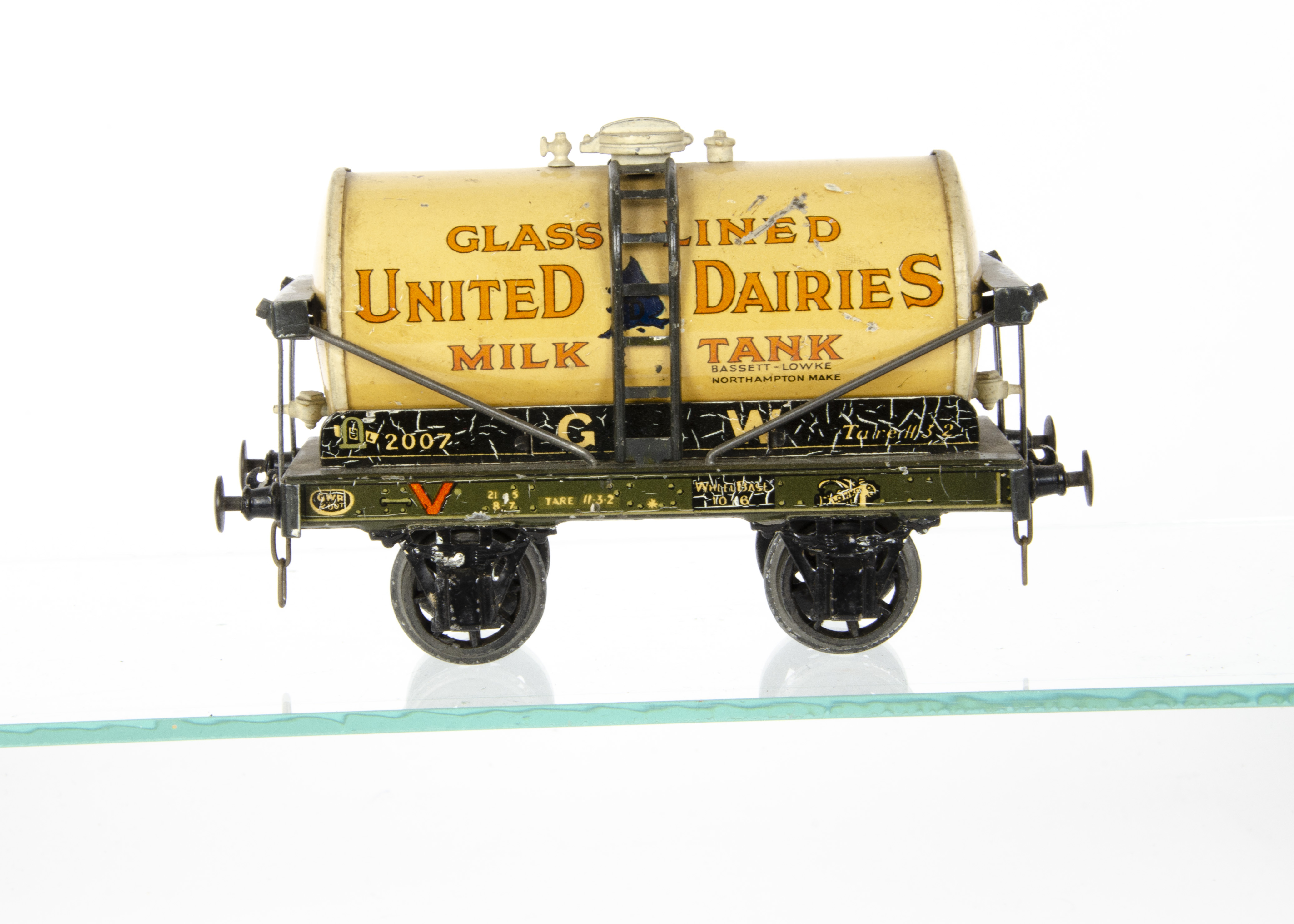 A Bassett-Lowke 0 Gauge GWR United Dairies Tank Wagon, in grey, black and white with red 'U-D'