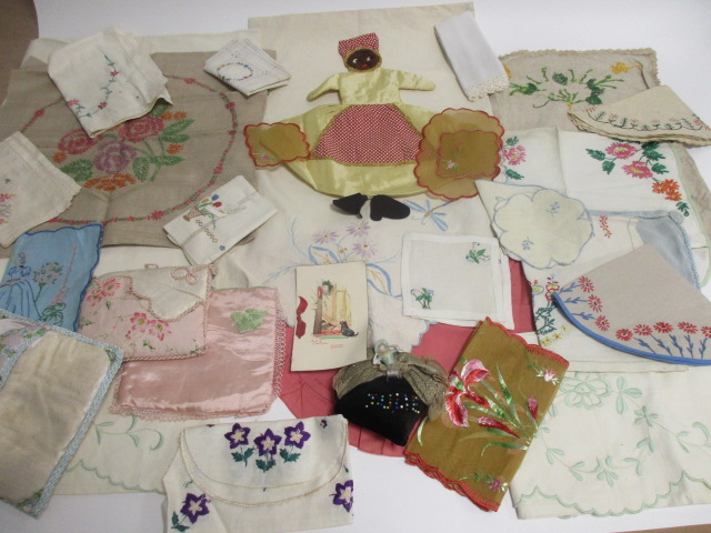 A collection of 1940s & 1950s textiles, including a velvet pyjama case, hand embroidered - Image 2 of 6