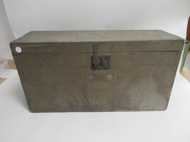 A vintage wooden automobile travel trunk, 78.5cm x 28cm x 38cm