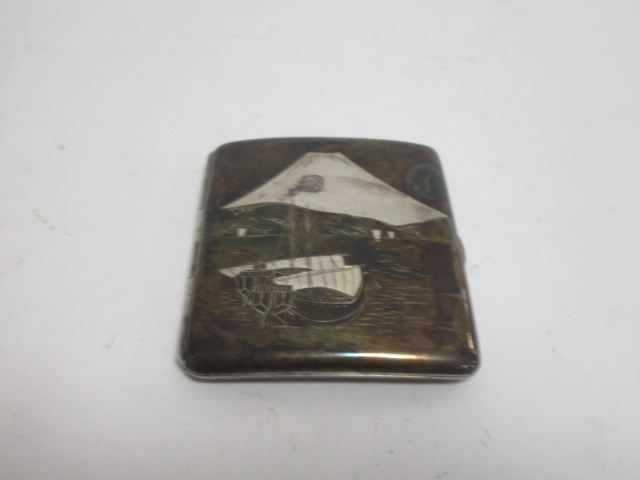 A Japanese silver and copper inlaid cigarette case, rectangular, enclosing a hinged compartment with