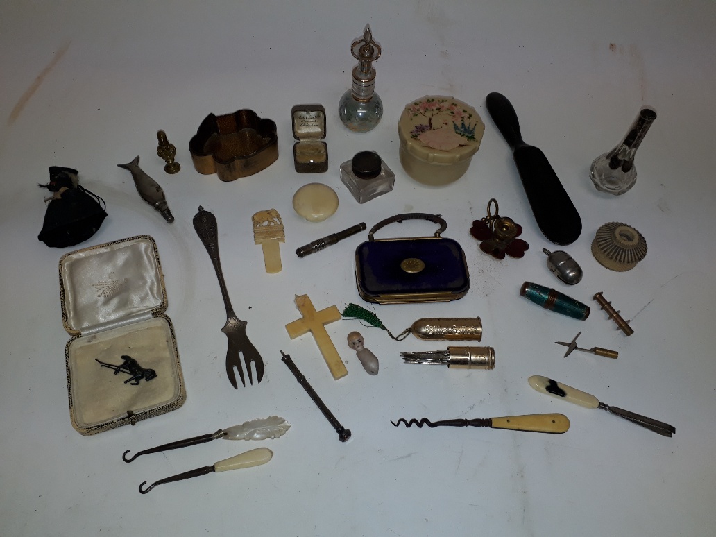 Nineteenth Century and Later Collectibles and Trinkets, various items including enamelled