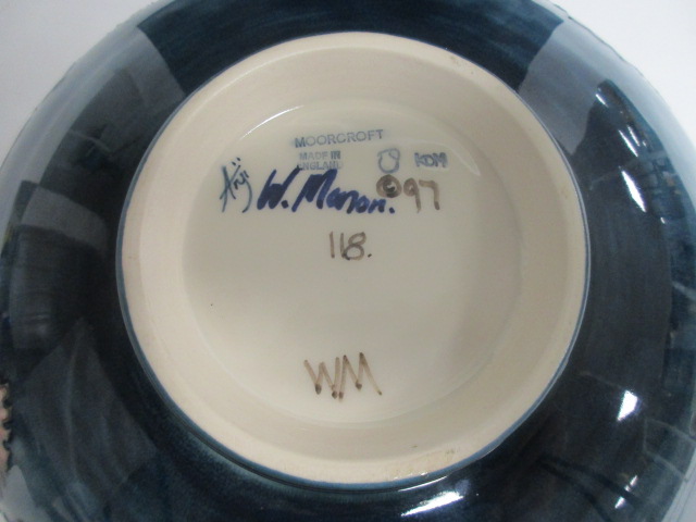 A contemporary Moorcroft pottery limited edition bowl, in the 'Rockpool' pattern, signed by the - Image 4 of 4