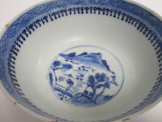 A 19th Century Chinese blue and white dish, four character mark to base suggests Xianfeng, decorated - Image 4 of 4