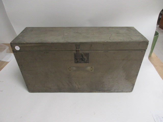 A vintage wooden automobile travel trunk, 78.5cm x 28cm x 38cm - Image 2 of 2