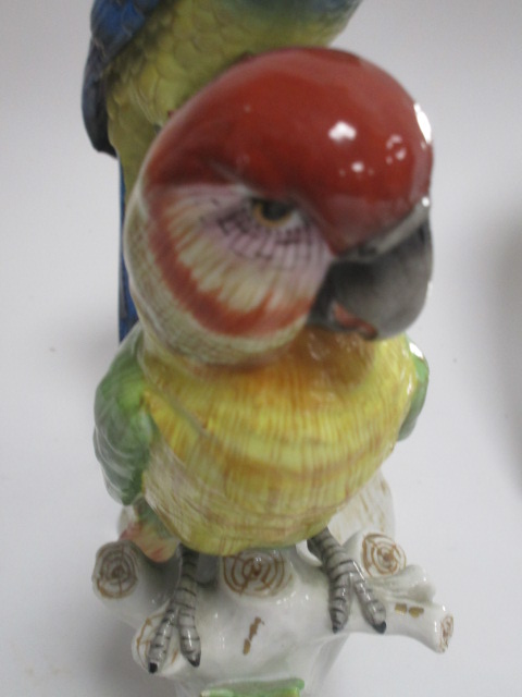 A small group of Continental glass and ceramics, including a pair of parrots, a blanc de chine - Image 4 of 7