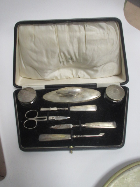 An Elkington hallmarked silver manicure set, together with three cases of silver plated flatware, an - Image 5 of 7