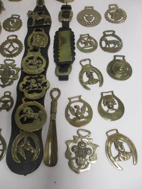 A novelty brass key, length 34cm, together with a quantity of other collectable brasswares including - Image 3 of 5