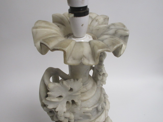 A 20th Century marble lamp base, modelled as a twin-handled urn with fluted edges upon a circular - Image 3 of 4