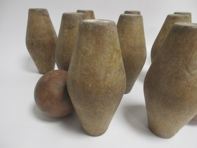 A set of nine early 20th Century turned wooden skittles, together with two balls (11) - Image 5 of 6