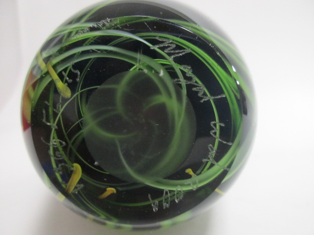 A contemporary art glass vase with encased irises, indistinctly signed to base with artist's name - Image 3 of 4