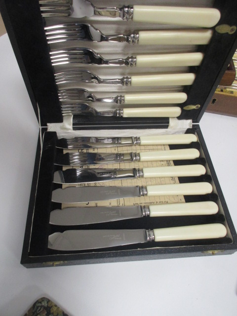 An Elkington hallmarked silver manicure set, together with three cases of silver plated flatware, an - Image 2 of 7